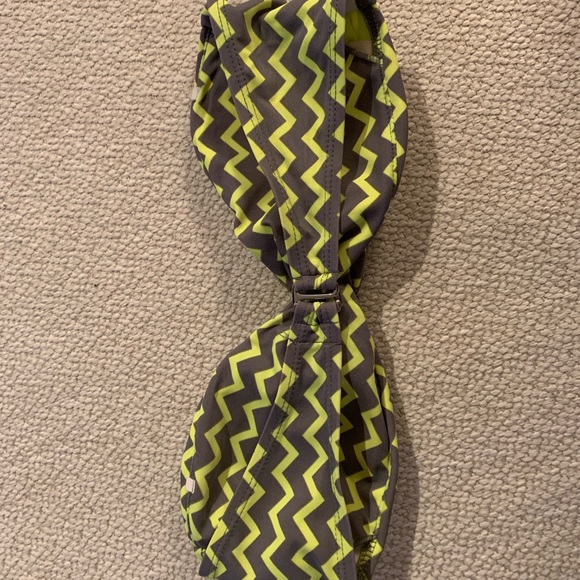 Women’s Billabong ZigZag Strapless Swim Top - Picture 3 of 3